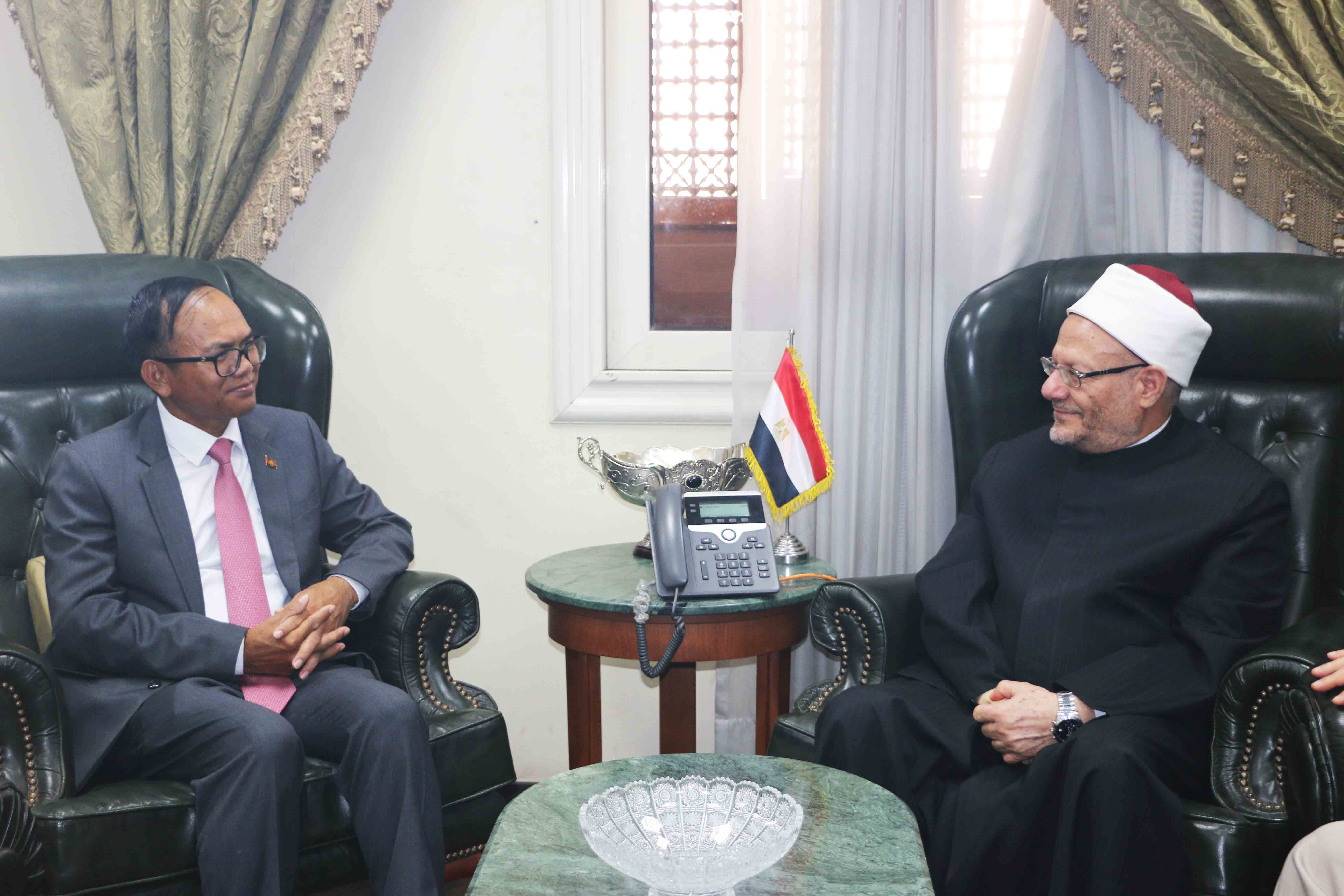 Egypt's Mufti meets with Cambodia's new ambassador, discusses means of scholarly cooperation