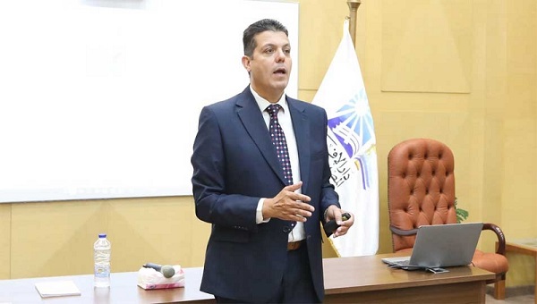 Lors de son intervention dans le cadre du stage de formation intitulée « La fatwa et les problématiques liées à l’addiction et aux drogues », le directeur des programmes de prévention du Fonds de lutte contre l’addiction et les stupéfiants a souligné que « les drogues ne constituent plus de simples chiffres ou un phénomène circonscrit, mais sont devenues une menace croissante pour la sécurité mondiale ».
