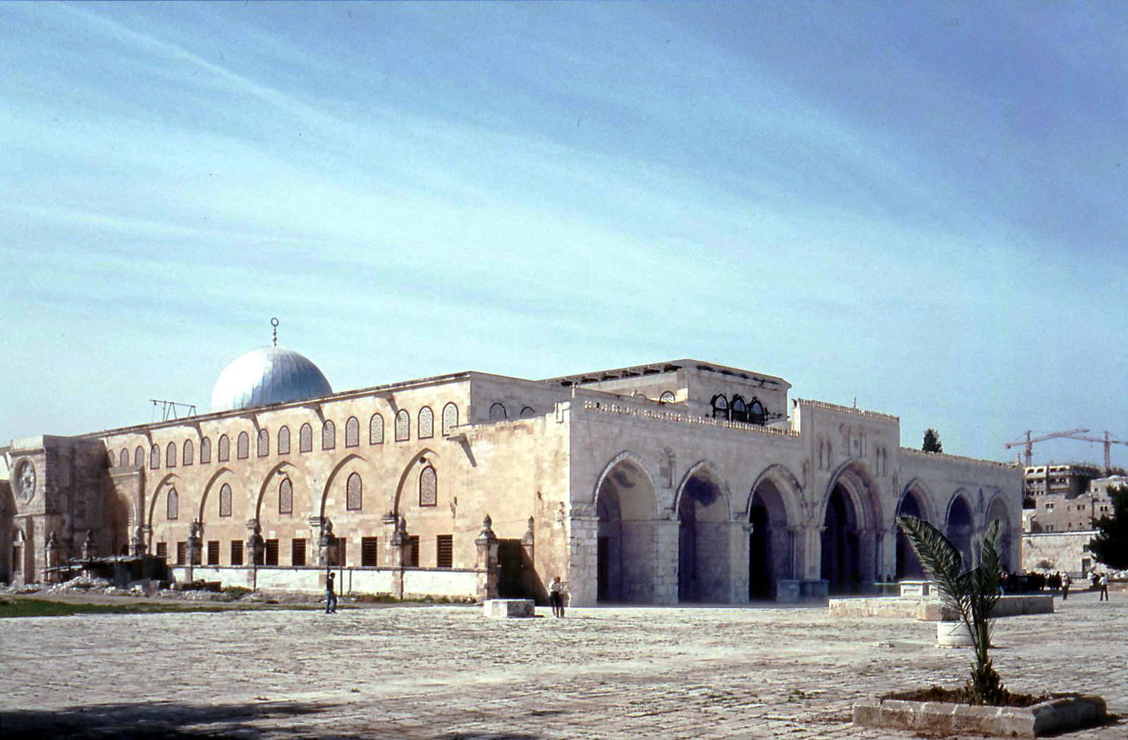 The grand mufti strongly denounced Israeli occupation troops closing down al-Aqsa Mosque in an unprecedented incident and calls upon taking immediate reaction