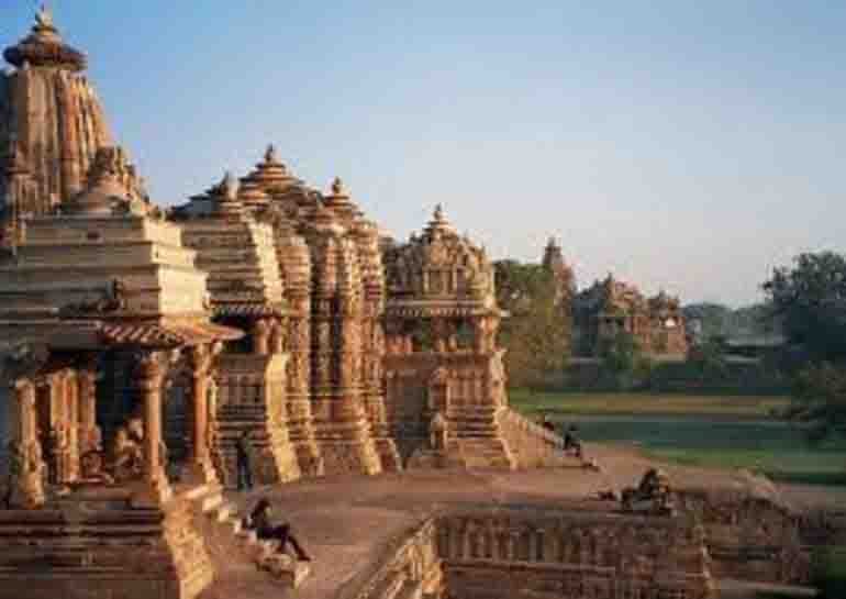 Is it permissible for Muslims to eat Prasad shared by temple custodians in India?