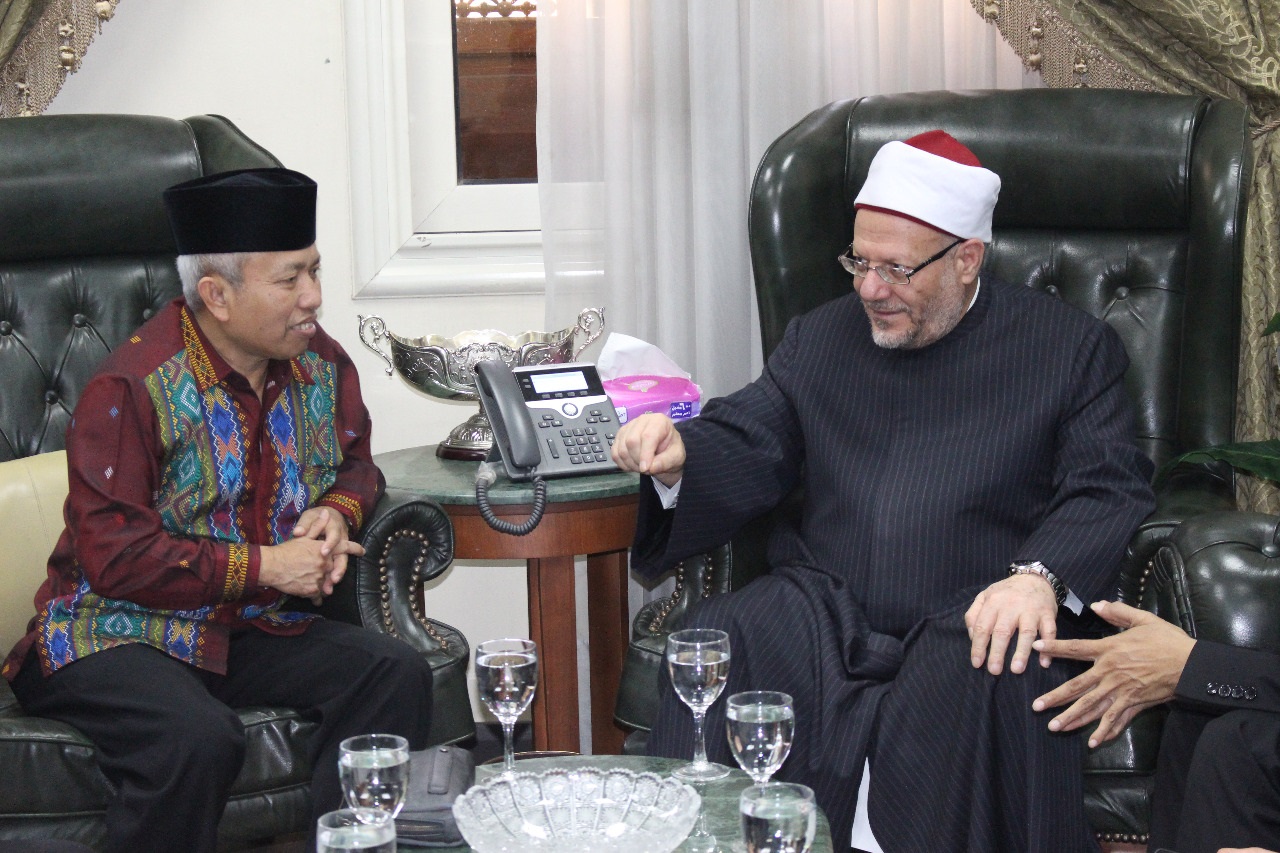 Egypt's Mufti meets with Indonesia's Secretary General for Religious Affairs Ministry