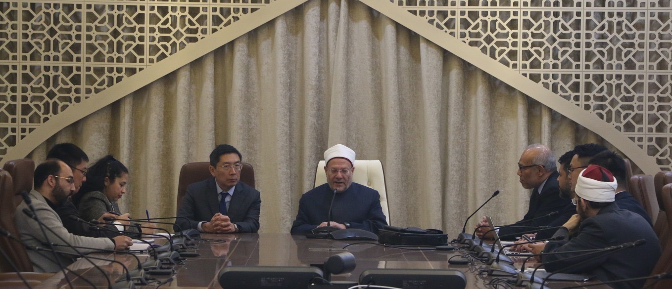 Egypt's Mufti receives high-level delegation from Singapore, discusses means of mutual religious cooperation