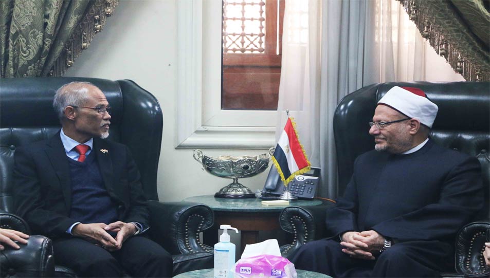 Egypt's Mufti meets with Singapore's Minister of Muslim Affairs