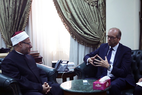 Egypt’s Grand Mufti Meets with Netherlands Ambassador to Cairo over Cancelling Racist Cartoon Contest