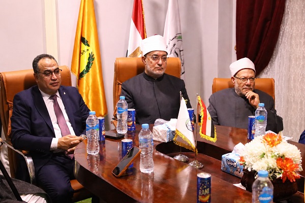 Le Mufti de la République s'est rendu à la Fondation « Al-Raḥmān Al-Raḥīm pour la bienfaisance et le développement » dans le gouvernorat du Nord-Sinaï et a salué ses efforts déployés au service de la société, ainsi que dans l’enseignement et la mémorisation du Noble Coran. 