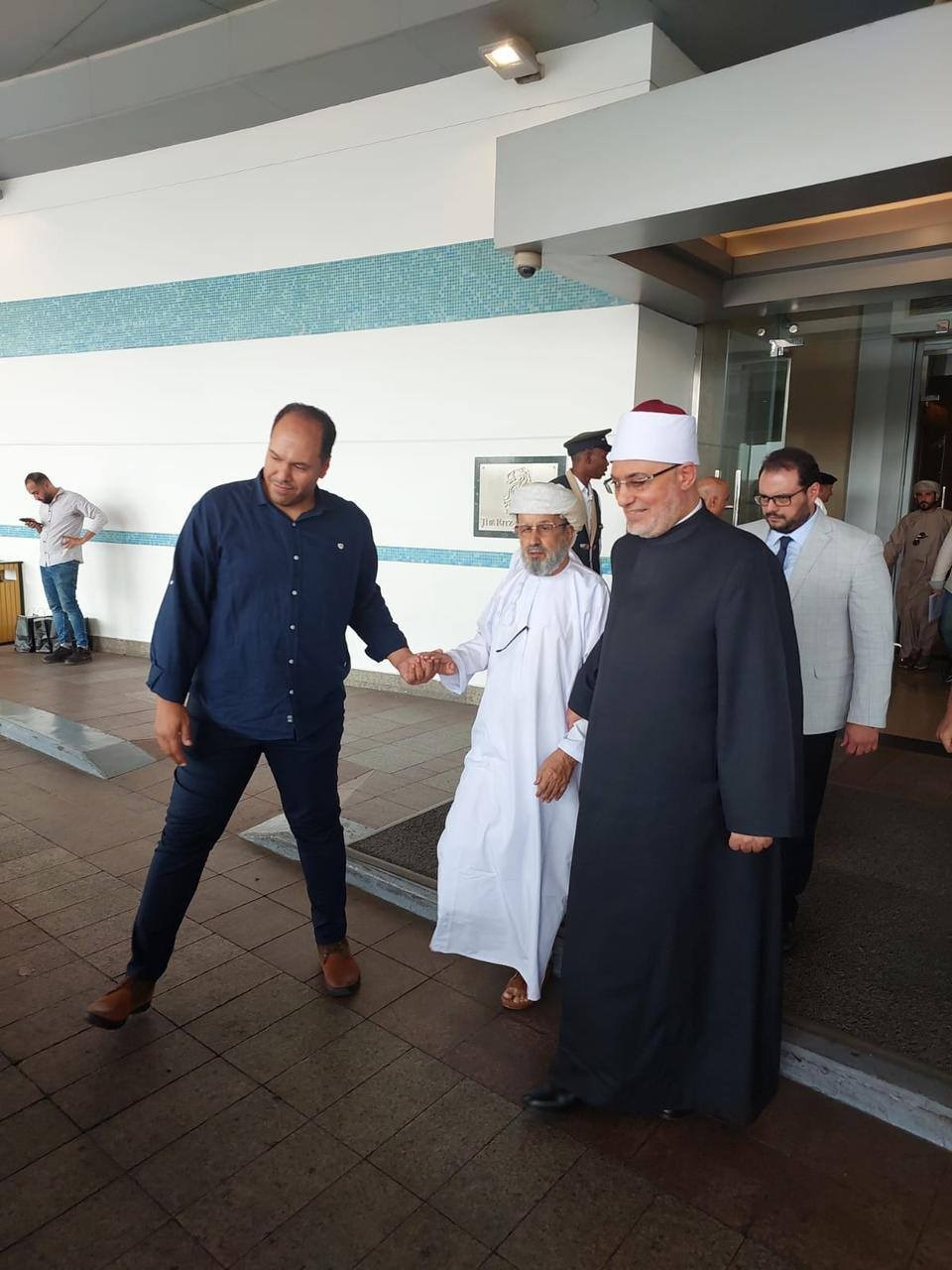 Dans une scène reflétant l’esprit de fraternité et d’estime mutuelle, le Mufti de la République a fait ses adieux aux délégations participantes au dixième Congrès mondial de la Fatwa.