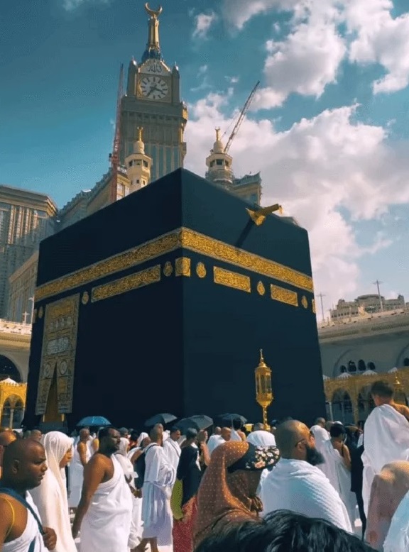 Le jugement relatif au fait, pour la personne qui souhaite offrir un sacrifice, de couper ses cheveux et ses ongles à partir du début du mois de Dhoul-Hijja.